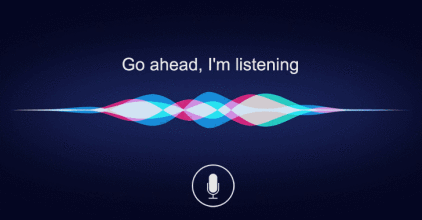 Dessin numérique avec l'icone d'un micro, une représentation de fréquence sonore imagée et un texte : Go ahead, I'm listening, pour représenter un appareil tel qu'Alexa ou Google Home